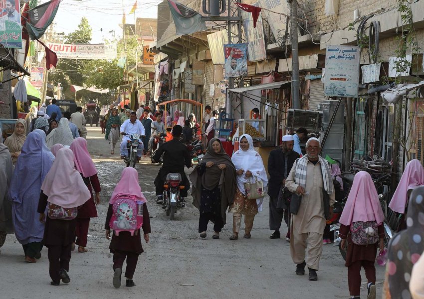 Pakistan/ Babai vret të bijën për arsye se nuk i pëlqente veshja dhe postimet e saj në TikTok