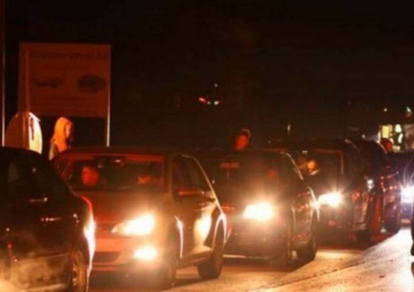 Kosova rekomandon të shmanget pika kufitare në Jarinje, protestuesit serbë bllokojnë qarkullimin