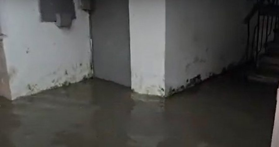 Shpërthejnë ujërat e zeza në burgun e Durrësit