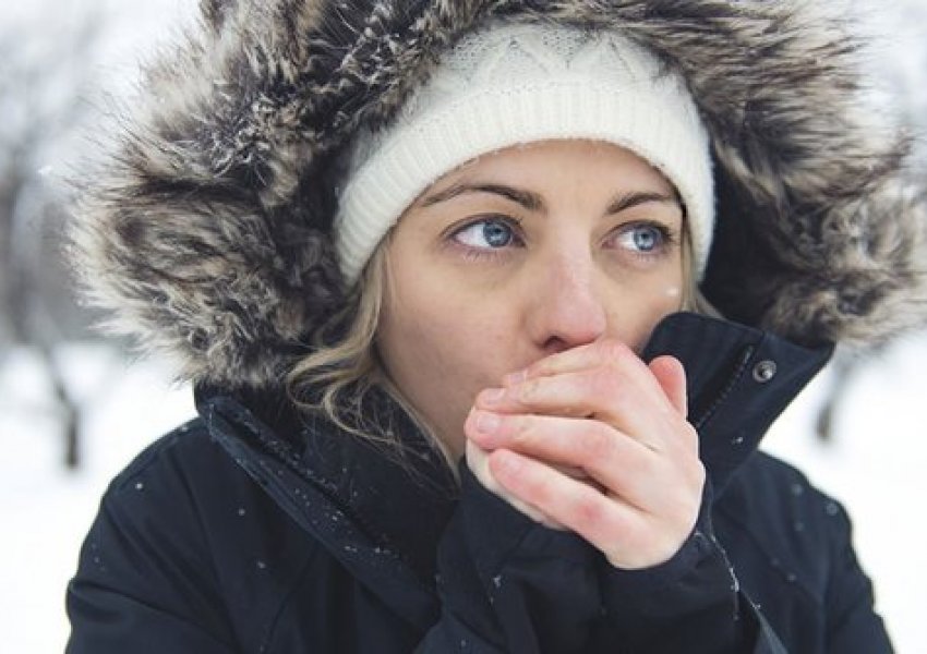 Moti i ftohtë na ngadalëson aktivitetin e trurit, si na ndikon ekspozimi i zgjatur në temperatura të ulëta