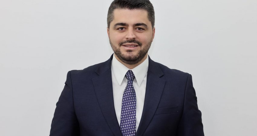 Lendrit Iljazi zëri i rinisë që synon ulëse në Parlamentin e Kosovës