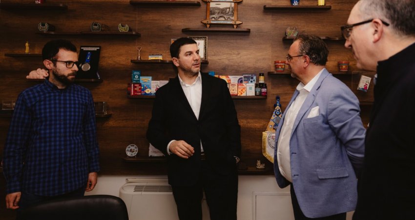Memli Krasniqi nga Prizreni: Qytetarët e pakënaqur me qeverinë aktuale po i besojnë PDK-së dhe Bedri Hamzës