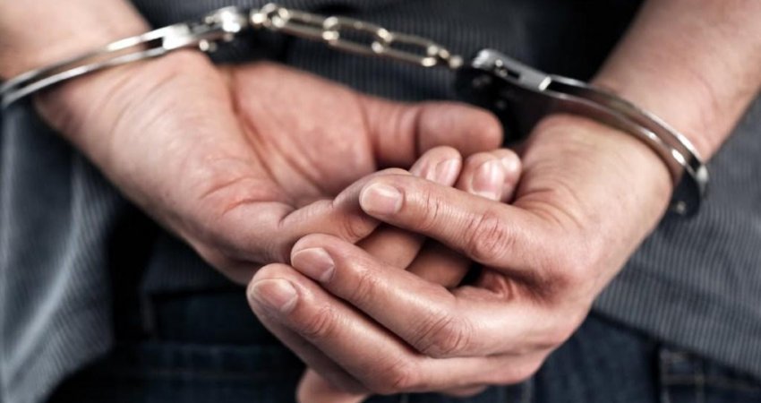 Rrahje në Mitrovicë, shkrepet edhe arma – arrestohen të dyshuarit
