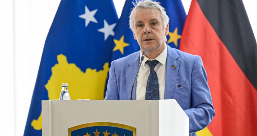Ambasada Gjermane: Kurtit s’i duhen ura mbi Ibër, por shkolla dhe spitale
