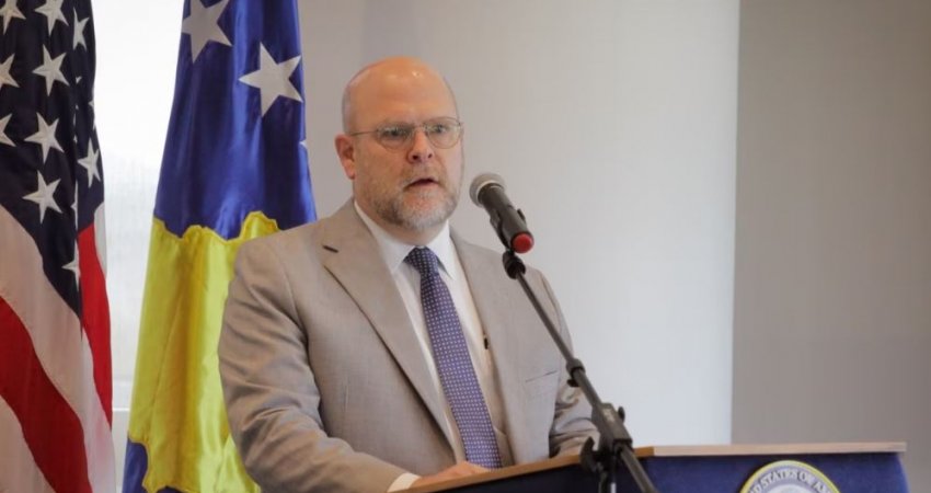 Hovenier: Kosovën e ndihmuam të dalë nga tmerret e spastrimit etnik të regjimit të ish-udhëheqësit fashist të Serbisë, Millosheviq
