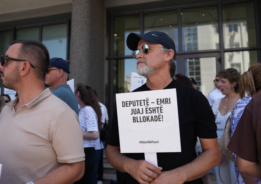 PAMJET/ Protesta 'atipike' e shoqërisë civile në Kosovë, për ngërçin politik