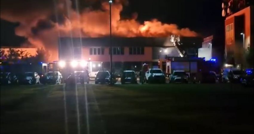 Policia: Dëme të konsiderueshme nga zjarri në zonën industriale në Prishtinë