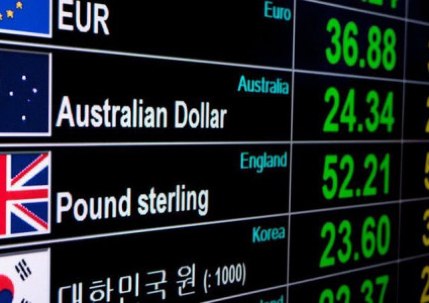 Çfarë po ndodh sot me monedhat e huaja? Ja me sa po blihen dhe shiten dollari dhe euro