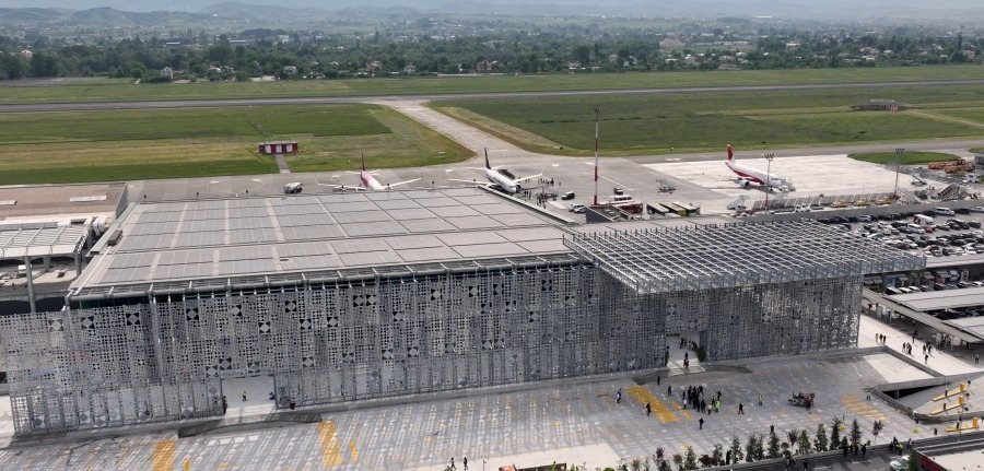 Greva në Francë shkakton kaos në fluturime – Aeroporti i Rinasit paralajmëron pasagjerët për vonesa dhe anulime