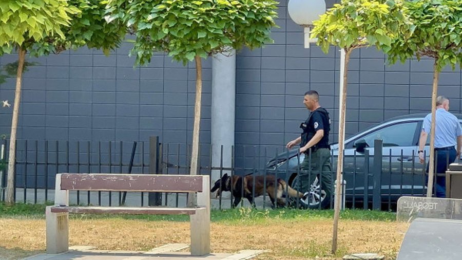 Bombë në Kuvendin e Kosovës? Policia jep detaje: Njoftuan me sms...
