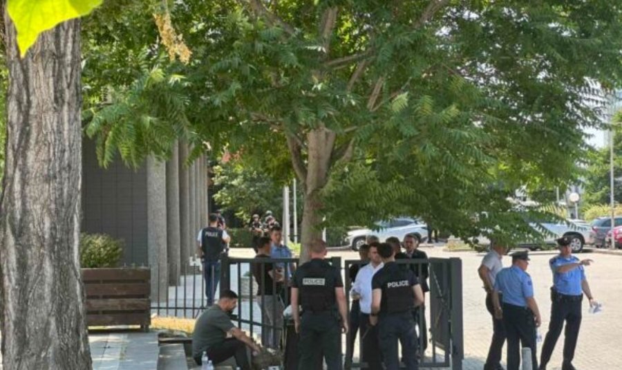 Zbulohet mesazhi për bombën në Kuvendin e Kosovës: Do të shpërthejë pas 10 minutash...