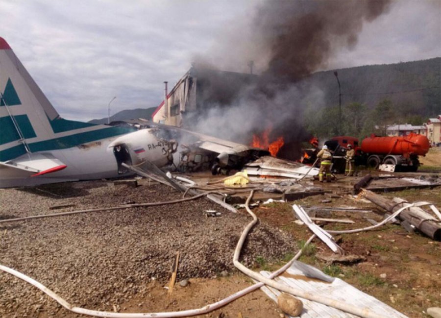 Avion Civil An-2 rrëzohet në Rusi, 10 persona të plagosur