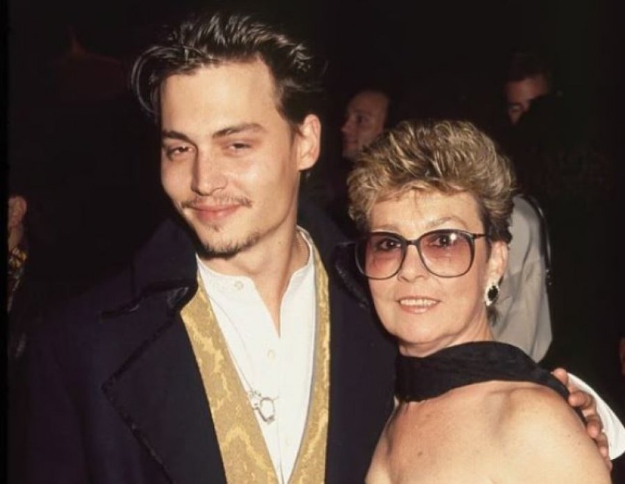‘Nëna ime ishte e dhunshme’/ Johnny Depp hap zemrën për të shkuarën dhe karrierën