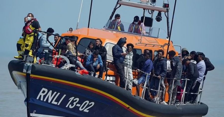 La Manshi/ Rriten tensionet mes emigrantëve dhe policisë franceze