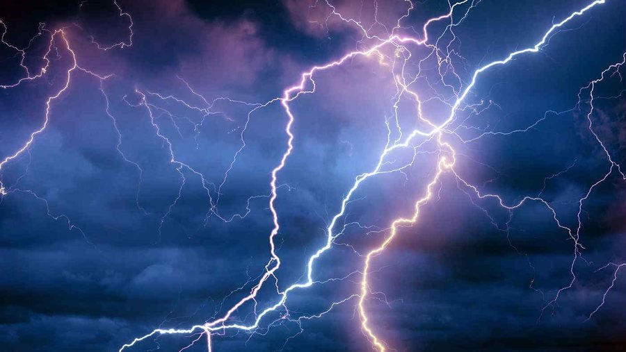 27 mijë rrufe në 12 orë, moti i keq me përmbytje dhe rrëshqitje dheu përfshin Italinë Qendrore