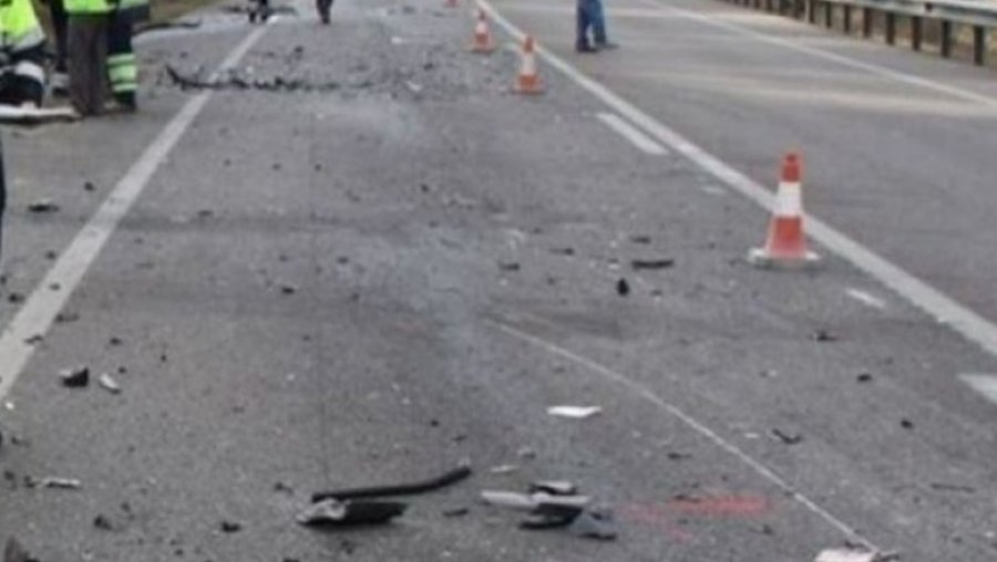 Humbi kontrollin e makinës dhe mjeti doli nga rruga në Elbasan-Peqin, arrestohet 36-vjeçarja. Nga aksidenti, u dëmtuan…
