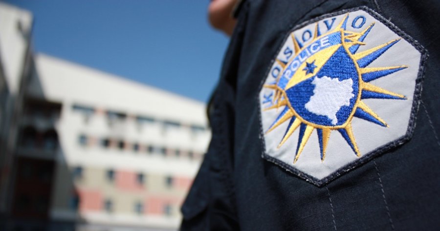 Vdekja e 27-vjeçarit në Lipjan, vihen në pranga pesë zyrtarë policorë në Kosovë