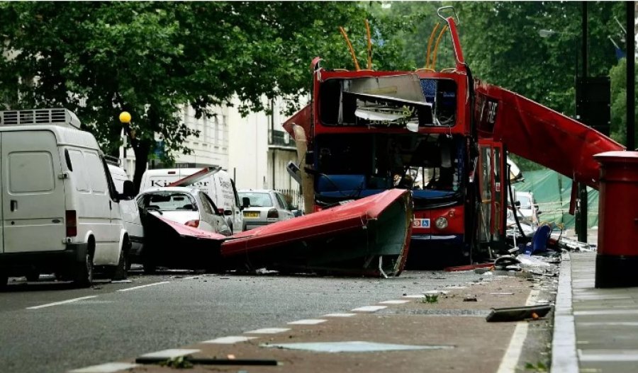 Londra ndalet për të përkujtuar 20-vjetorin e sulmeve terroriste të 7 korrikut 2005