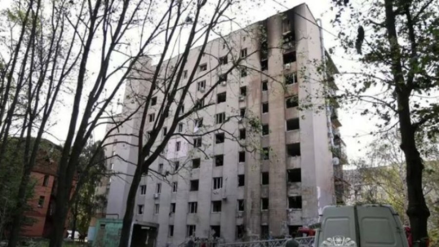 Rusët kryejnë sulme me dronë në Kharkiv, plagosen 47 civilë