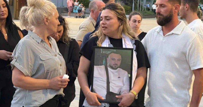 Ndizen qirinj para Teatrit Kombëtar për 27-vjeçarin që u “vra nga pakujdesia” dhe dhuna policore