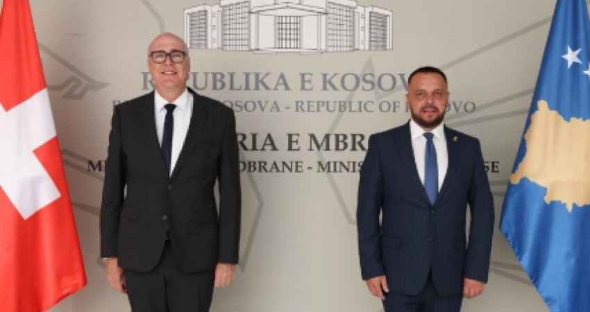 Maqedonci pret homologun zviceran, theksohet rëndësia e diasporës dhe bashkëpunimit ushtarak mes Kosovës dhe Zvicrës