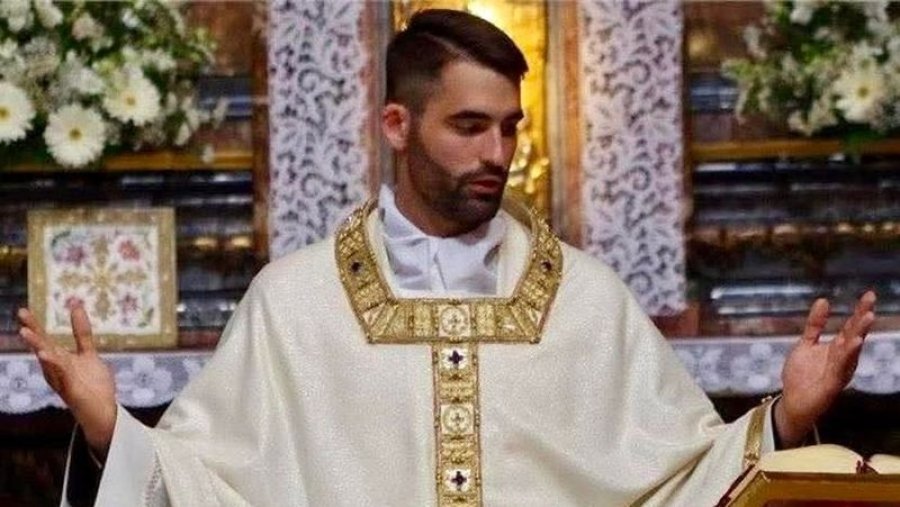 'Na mbro nga atje lart'/ Vetvrasja që shokoi Italinë, prifti 35- vjeçar i jep fund jetës