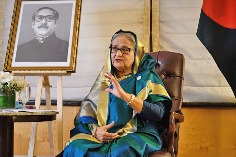 Avokatët e ish-kryeministres së Bangladeshit, Sheikh Hasina kërkojnë rrëzimin e akuzave për krime kundër njerëzimit