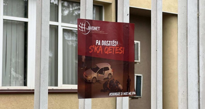 “Pa drejtësi, s’ka qetësi”, aksioni simbolik i AVONET te Gjykata në Lipjan