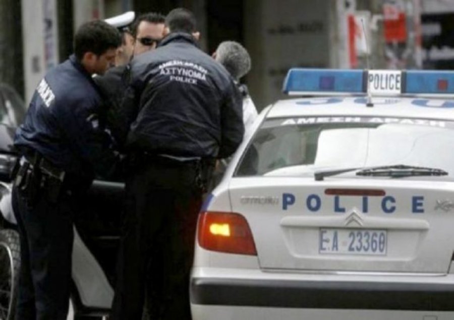 Tentoi të kalonte në Greqi, policia greke arreston në Qafë-Botë shqiptarin e kërkuar për vrasje
