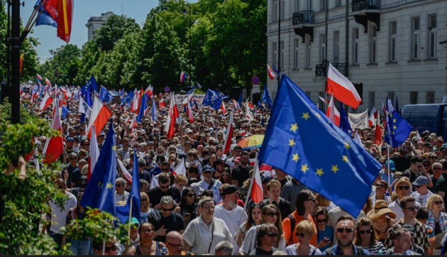 Preferojnë autoritarizmin.../ A besojnë të rinjtë evropianë në demokraci? 