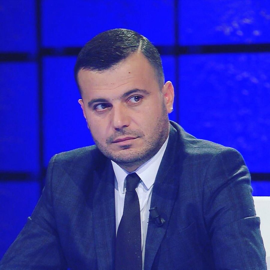 Zequa 1, Zequa 2 dhe Shqipëria si e ëma e Zeqos në majë të thanës