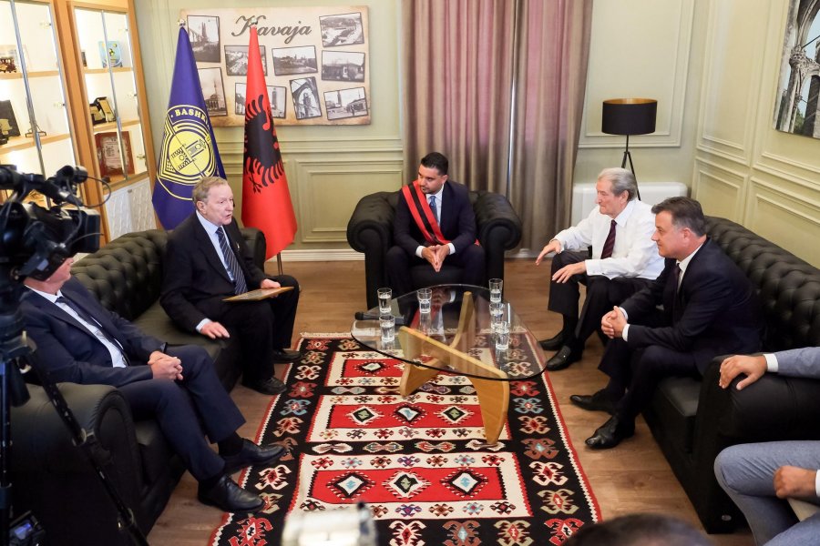 ‘Eksodi do të sjellë rrëzimin e regjimit’/ Një ambasador si ‘kavalier i vetmuar’ kundër komunizmit