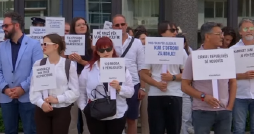 “Boll ma”, shoqëria civile proteston para Kuvendit