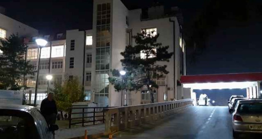 Një i vdekur dhe 10 të lënduar nga aksidenti në Komoran, dy në gjendje të rëndë