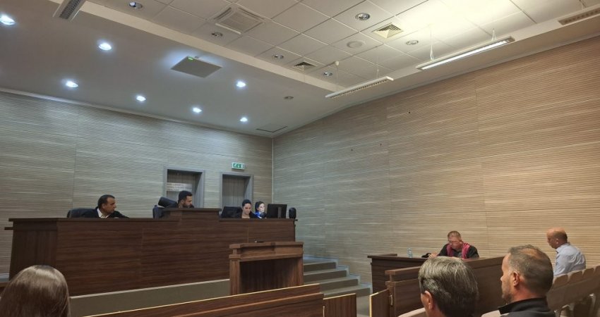 Temperaturat e larta ndërpresin gjykimin për korrupsion ndaj ish-drejtorit të Arsimit në Drenas