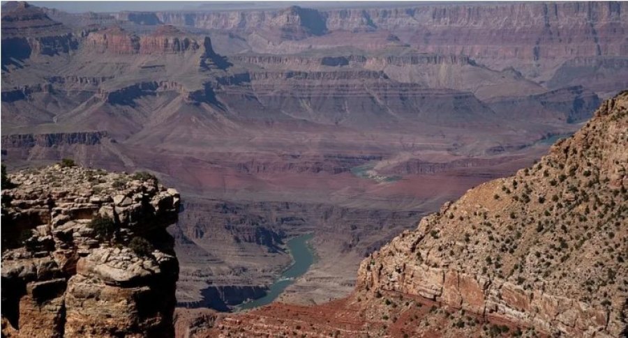Zjarret në Arizona dhe nxehtësia ekstreme nxisin evakuimet pranë Kanionit të Madh