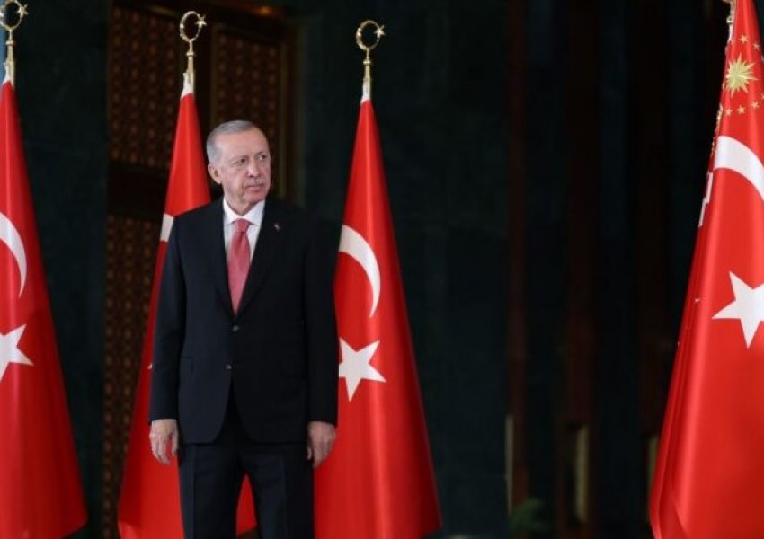 Kurdët dorëzojnë armët, Erdogan: Hapet një kapitull i ri në historinë e vendit!