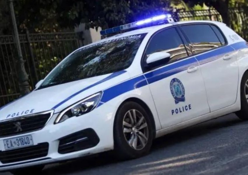 Mediat greke: Tentoi të rrëmbejë vajzën nga nëna e saj dhe fshihet në pyll, policia prangos 48-vjeçarin shqiptar
