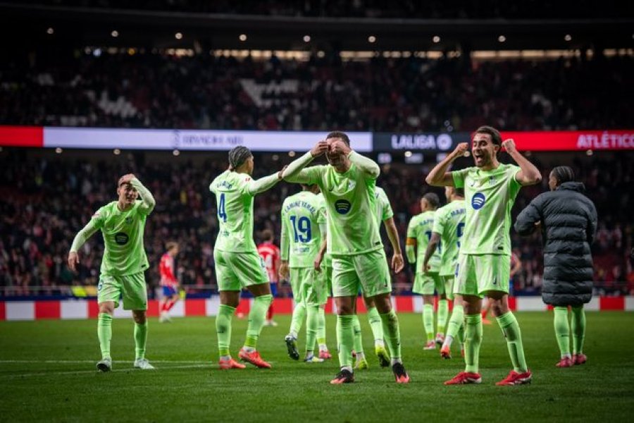 Flick jep dakordësinë, Barcelona tenton sulmuesin e United