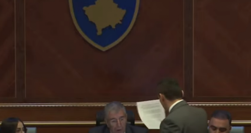 Insiston Dehari, ia ndërpret sërish fjalën Grudës