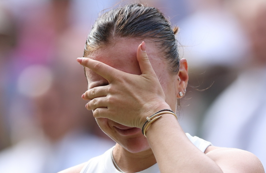 Tenistja e cila shkoi për herë të parë në finalen e Wimbledon, shpërthen në lot kur përmend nënën