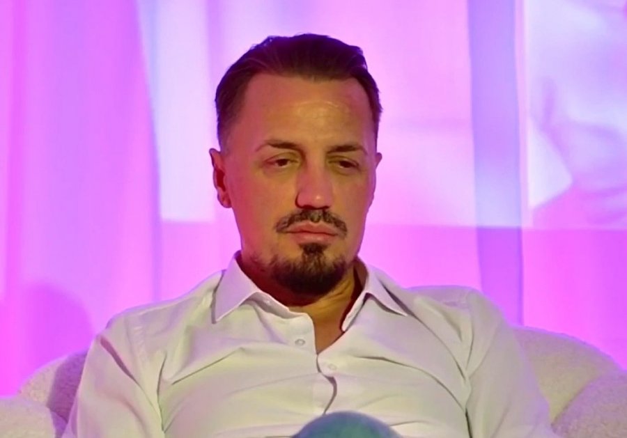 A është në një lidhje të re? Blero ngjall kuriozitet me një foto të fundit