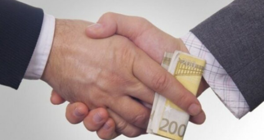 Policia e arrestohen një zyrtar publik nën dyshimin për ryshfet, kapet në flagrancë 