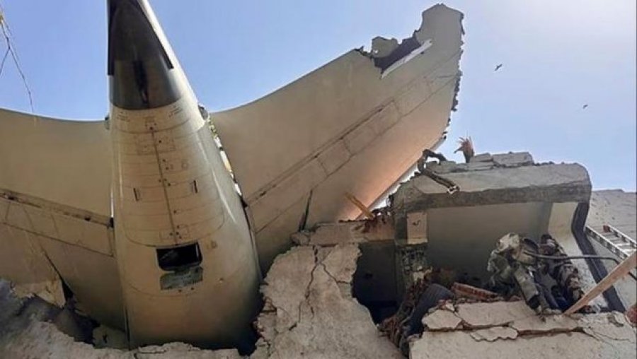 Pistat e reja të hetimit: A e rrëzoi qëllimisht piloti avionin që vrau 260 persona?