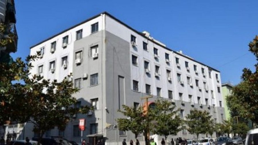 Inskenoi rrëmbimin për t’i marrë lekë babait, lihet në burg 28-vjeçari! Çfarë deklaroi në gjykatë