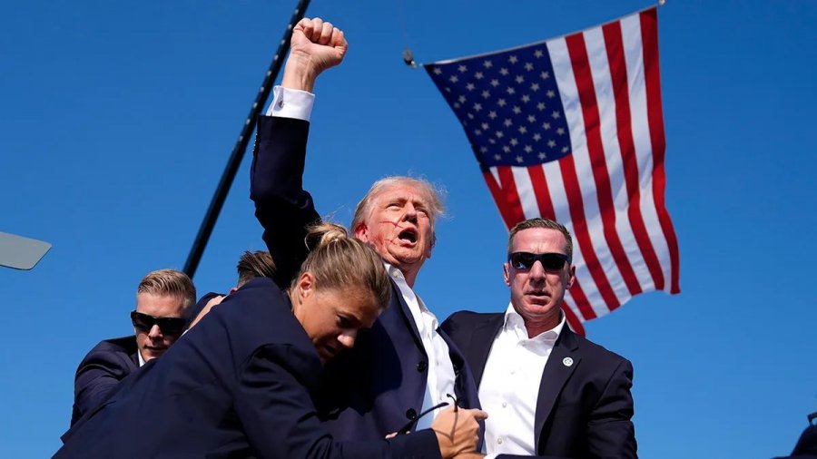 Një vit nga atentati kundër Donald Trump në Butler, si i mbijetoi sulmit Presidenti i SHBA-ve