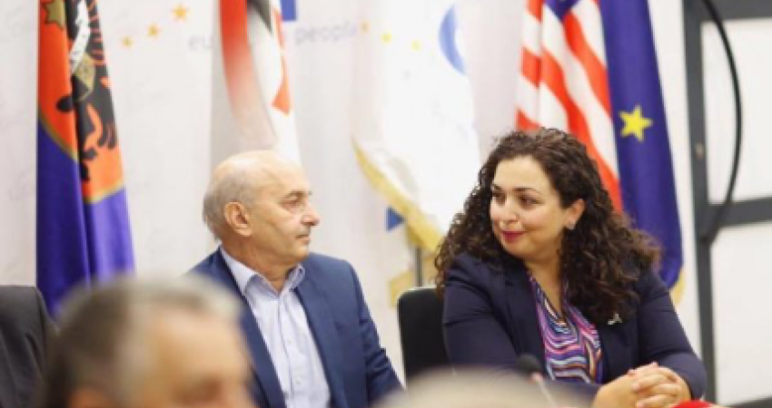 Mustafa: Vjosa Osmani duhet të sqarohet, pse nuk qëndroi në Kosovë kur kishte informacione për agresion serb të parandaluar nga Trump