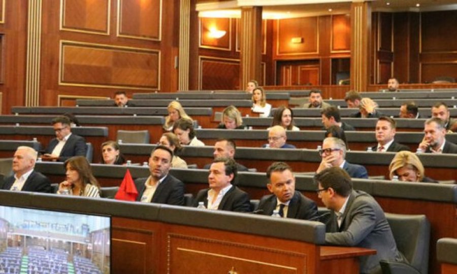 Shoqëria civile paralajmëron pasoja të rënda për qytetarët e Kosovës: Kriza politike ka pezulluar mbi 35 projektligje
