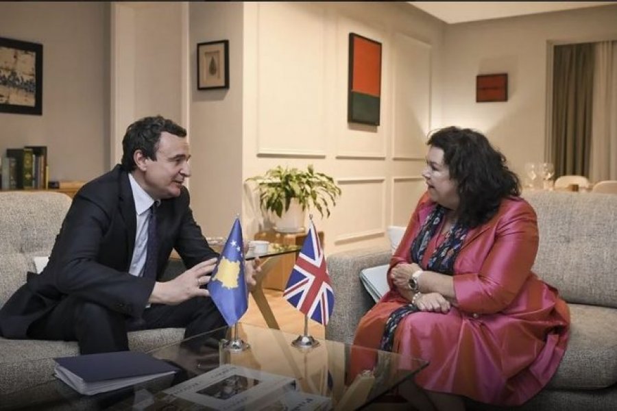 Kurti takon përfaqësuesen britanike, Karen Pierce