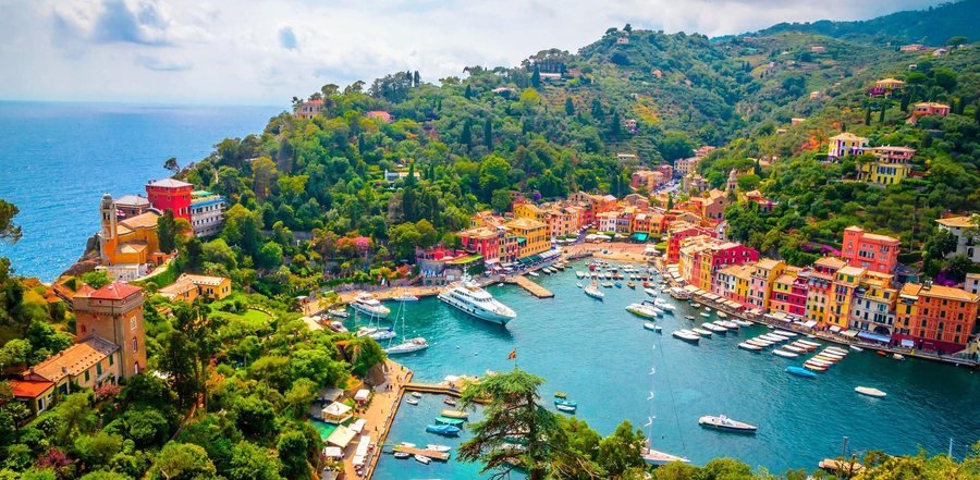 Ndalohen lypësit, ecja me bikini dhe alkooli në publik, qyteti turistik italian vendos ligjin dragonian